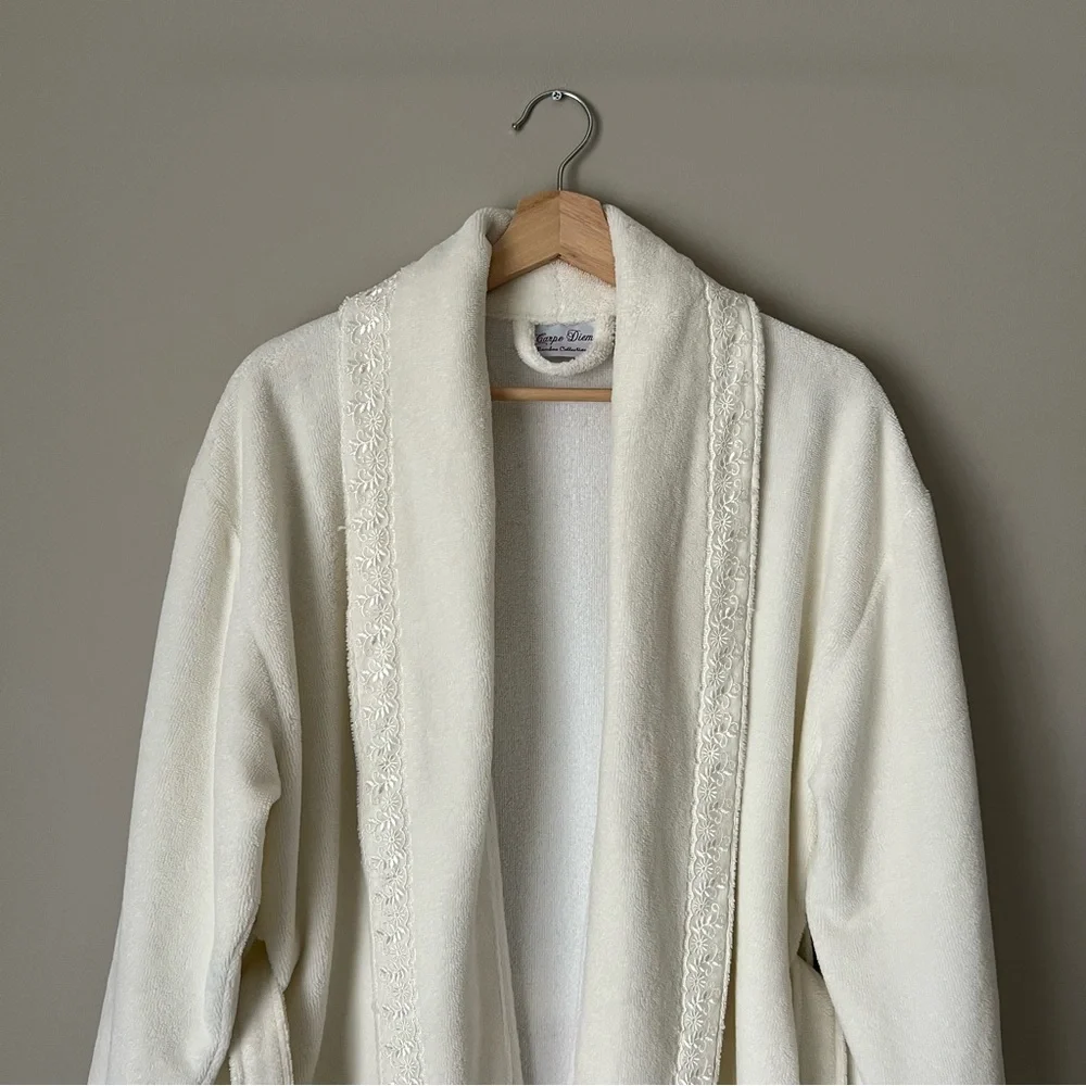 {Carpe Diem} Off White Lace Trim Robe - Picture 5 of 8